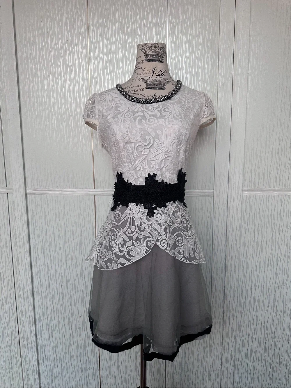 Soma light gray sleep top with contrast stitch